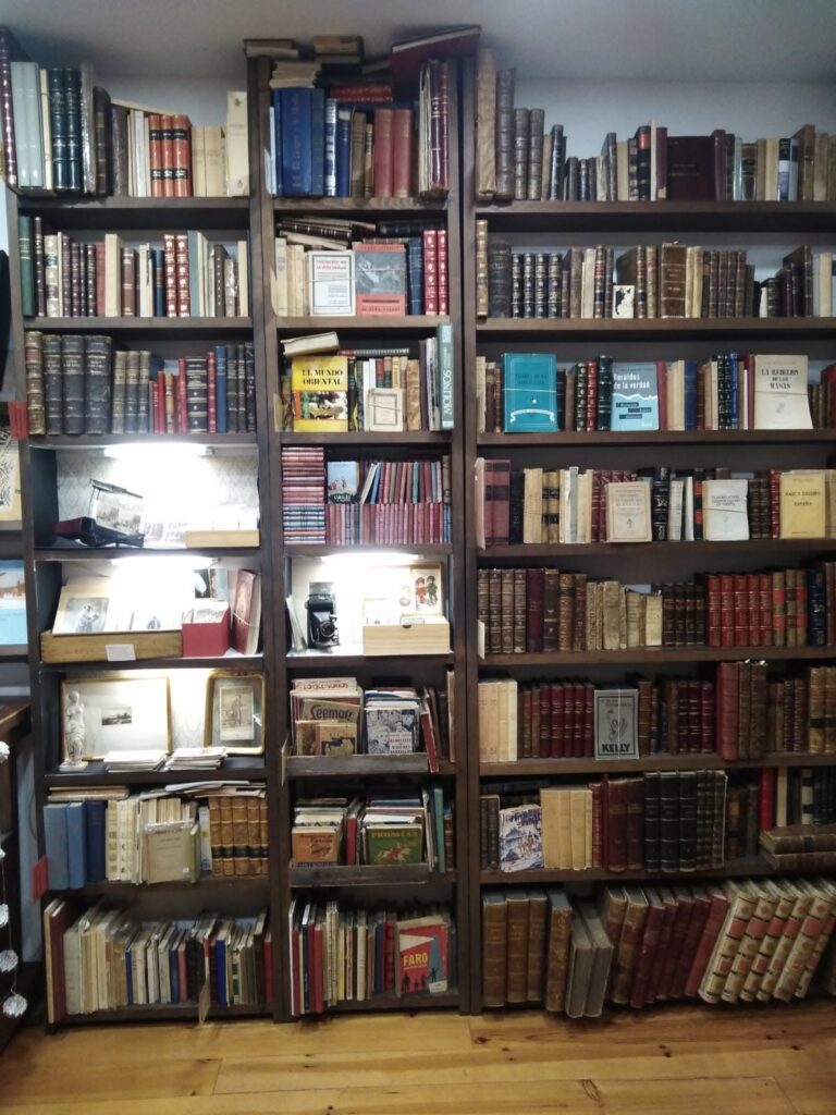 Estantería con libros